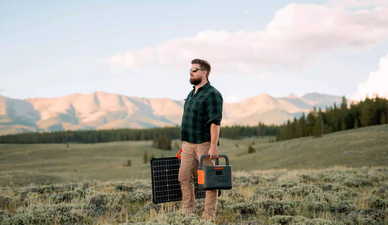 Explorer la nature : camping en solo, YouTube et batterie nomade