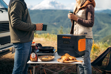 Soirée Nouvel An Illuminée : Célébrez avec une Station Électrique Portable