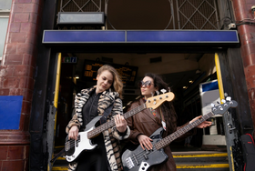 Fête Duo Féminin Basse Rue